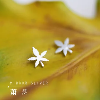 Gümüş Renk Akçaağaç yaprağı Saplama Küpe Kadınlar İçin Rahat Tarzı Kız Küpe Kişilik Takı